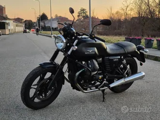 moto-guzzi-v7-ii-stone