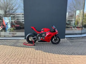 ducati panigale v4 light black edition 2025 akrapovic