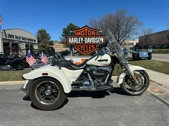 2019-harley-davidson-freewheeler-r