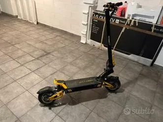 monopattino due motori 2800 w autonomia 60 km