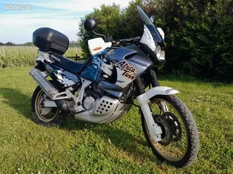 moto-750-africa-twin-noir-doree