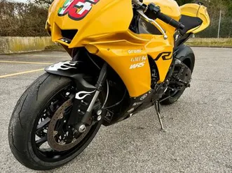 moto-yamaha-r1-2021