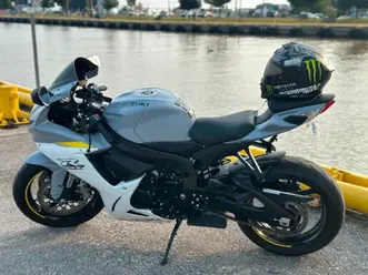 2022-suzuki-gsxr-750