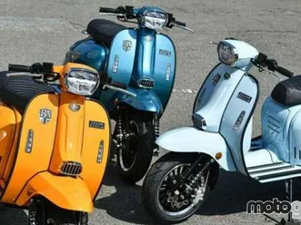 royal-alloy-gt-125-cc-a-modern-classic-retro-automatic-moped-scooter