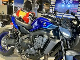 yamaha mt-09 y-amt 2024 900 cm3 | moto roadster | 800 km | bleu | 56600 lanester