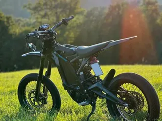 sur-ron-light-bee-l1ex-supermoto-umbau