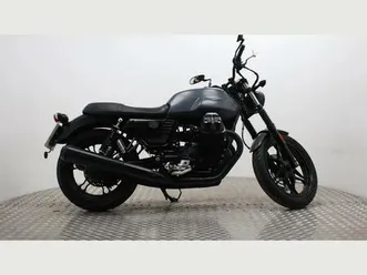 moto-guzzi-v7-stone