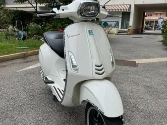 vespa-sprint-125