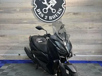 yamaha-x-max-abs-125-cc-entretien-a-jour-demmarages-sans-cles-reglement-possible-en-4-10-f