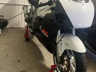 suzuki-gsx-r-750-srad-piste