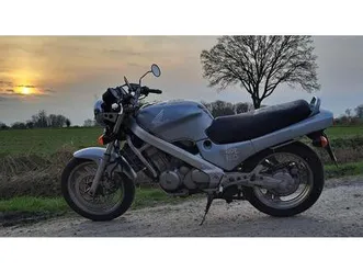einzigartig-aus-1-hand-honda-ntv-650-revere
