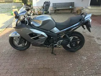 triumph-sprint-st-1050