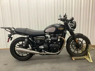 2022-triumph-street-twin-base