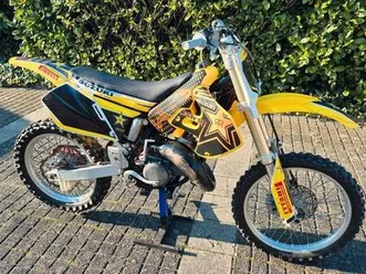 2-belle-suzuki-rm125