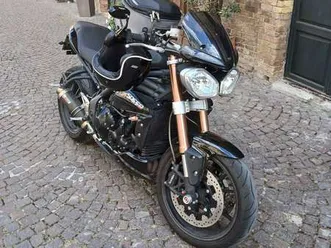 triumph-speed-triple-1050-mod-2011-abs-nero