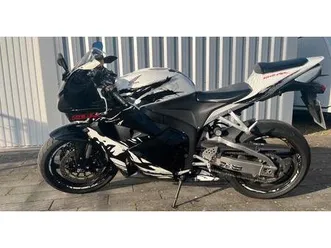 honda-cbr-600-rr-pc40-edition-leyla