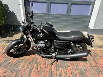moto-guzzi-v7-iii-stone-abs-e4-nera-preis-red-bis-ostern