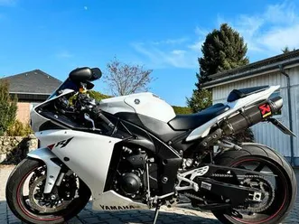 yamaha-r1-rn22-akrapovic