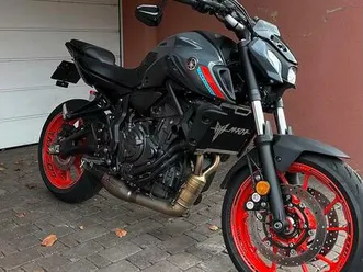 yamaha-mt07-akrapovic