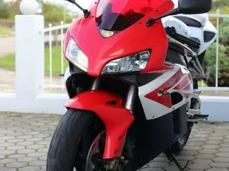 honda-cbr-1000-bianco