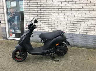 leuke-piaggio-zip-sp-45-4-takt-mat-zwart-brom-bj2019-7000km-scooters-piaggio-marktpl