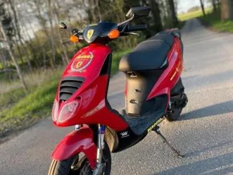 piaggio-nrg-mc2-scuderia-ferrari