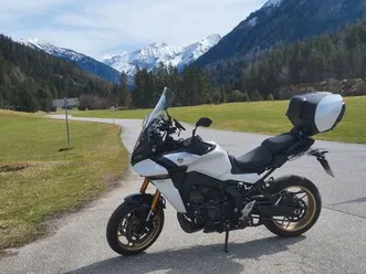 yamaha-tracer-9gt-05-2023-zubehor-garmin-zumo-xt2