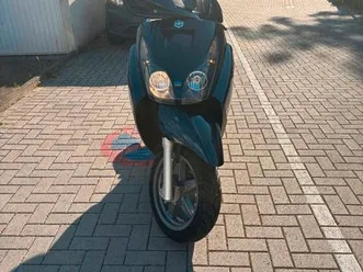 piaggio-x7-125-mit-topcase-scheibe