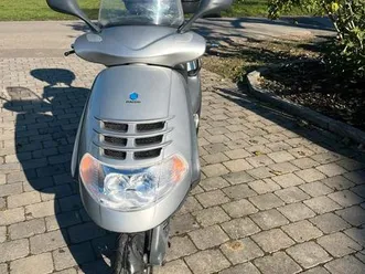piaggio-hexagon-125