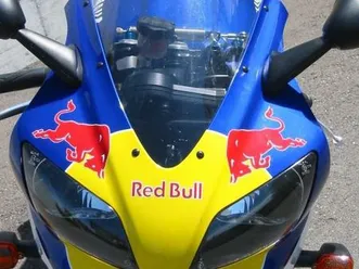 yamaha-yzf-r1-red-bull-sonderlackierung