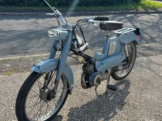 mobylette-bleue-av88