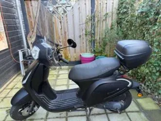 scooter-dts-zwart-incl-koffer-i-z-g-s-scooters-sym-marktplaats