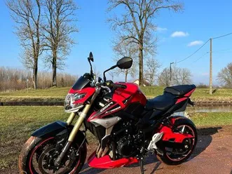 suzuki-gsr-750-106cv