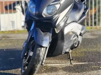 125-xmax-momo-design