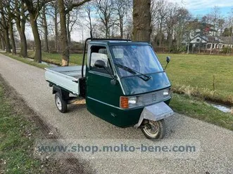 tuktuk-piaggio-ape-tm-p-703-vespa-foodtruck-50-triporteur