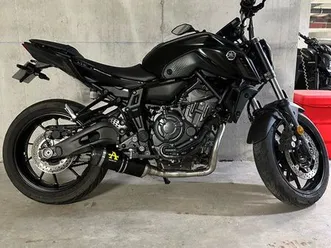 mt-07-a2-2022-full-black-ligne-arrow