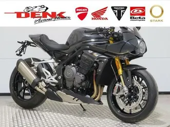triumph-speed-triple-1200-rr-bond-007