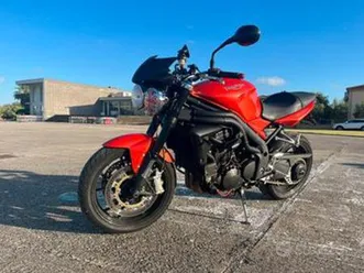 triumph-speed-triple-1050