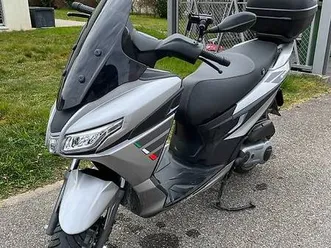 2023-aprilia-sxr-50-1800-km-garantie-top-case-givi