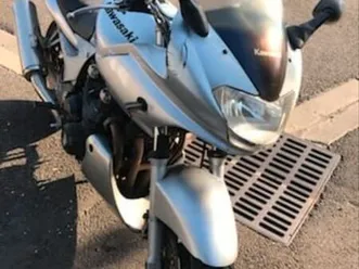 kawasaki-zr7-urgent