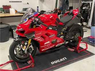 ducati-panigale-v4s-2021