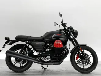 moto guzzi v7 iii carbon dark 3 • 2018