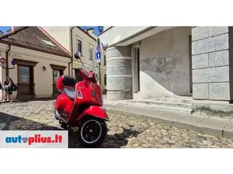 piaggio-vespa-300-cc-scooters-mopeds