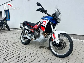 predvadeci-aprilia-tuareg-660-dakar-podium