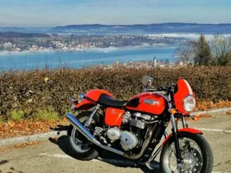 triumph-thruxton-900