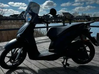 piaggio-liberty-s-50-stijl-power-comfort-in-1-scooter-scooters-piaggio-marktpl