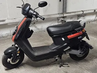 niu-elektroroller-niu-mqi-sport