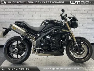 triumph-speed-triple-1050-arrow-exhausts-low-mileage-full-service-history-1050-cc