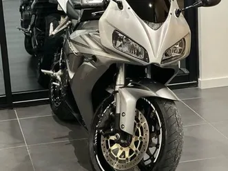 honda-1000-cbr-rr-fireblade