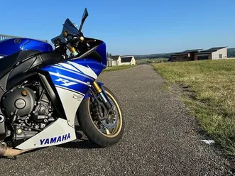 yamaha-r1-crossplane